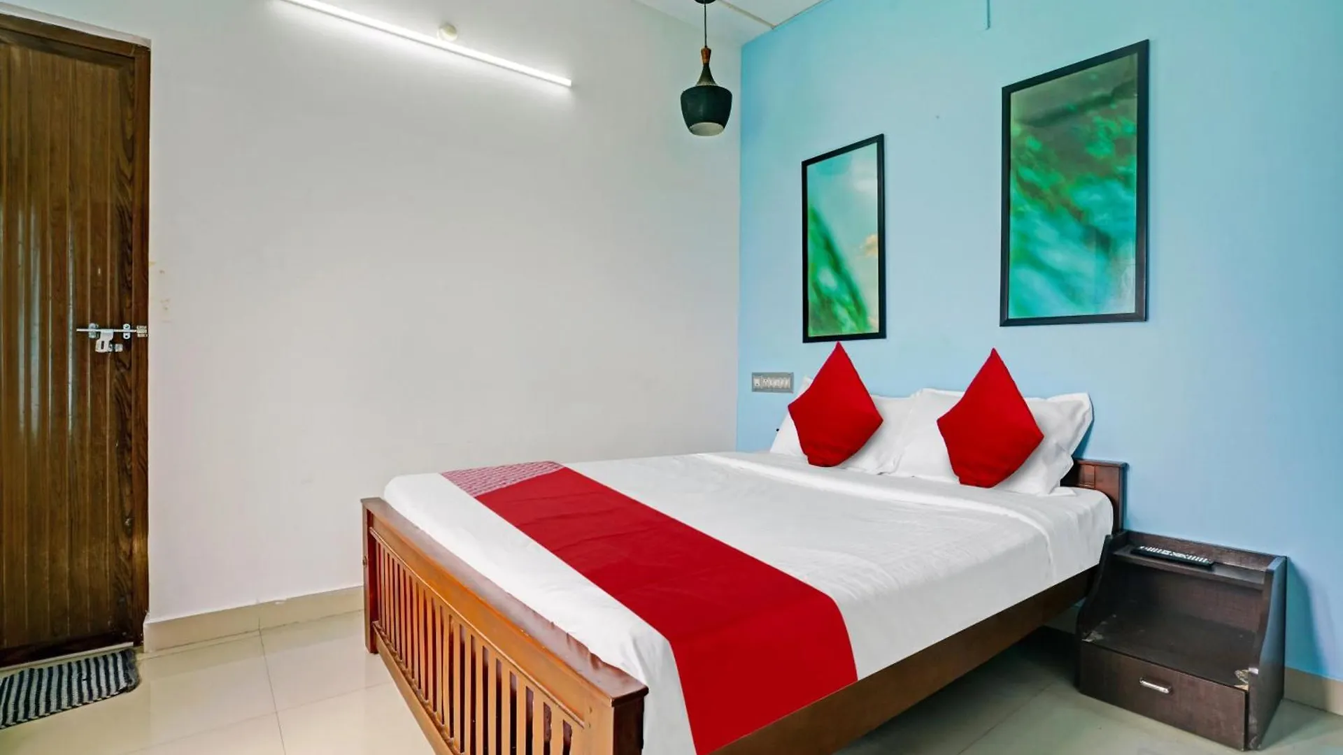 Hotel O Abrio Residency Kochi 4*,